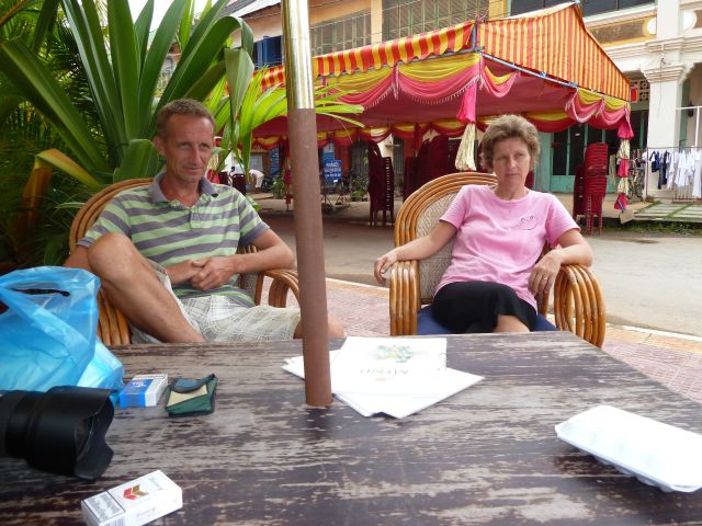 In einem Café in Kampot.